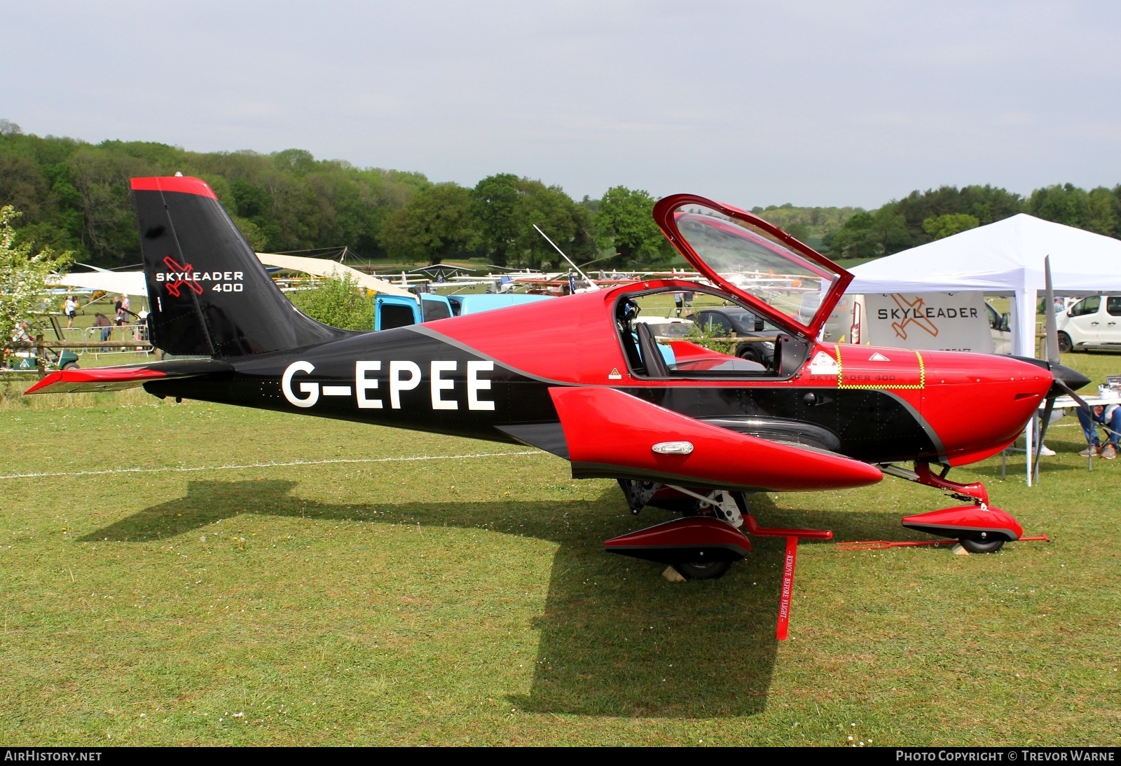 Aircraft Photo of G-EPEE | Jihlavan Skyleader 400 | AirHistory.net #805144