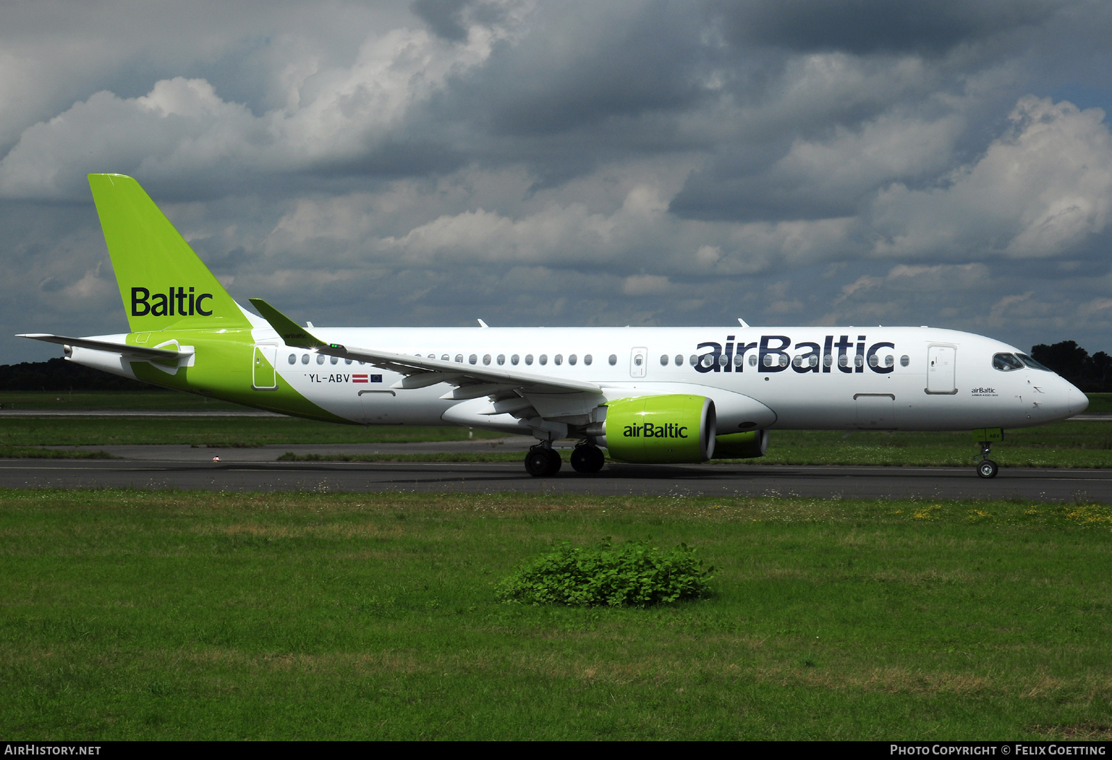 Aircraft Photo of YL-ABV | Airbus A220-300 (BD-500-1A11) | AirBaltic | AirHistory.net #805260