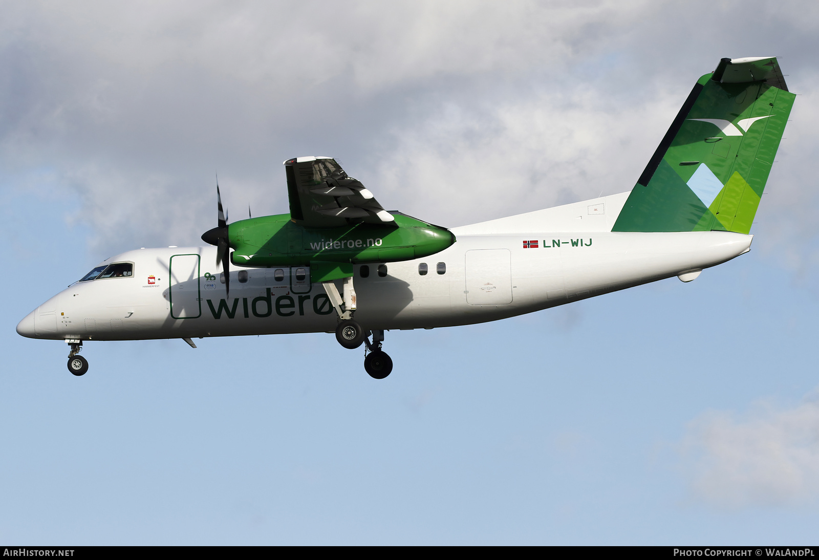 Aircraft Photo of LN-WIJ | De Havilland Canada DHC-8-103 Dash 8 | Widerøe | AirHistory.net #805678