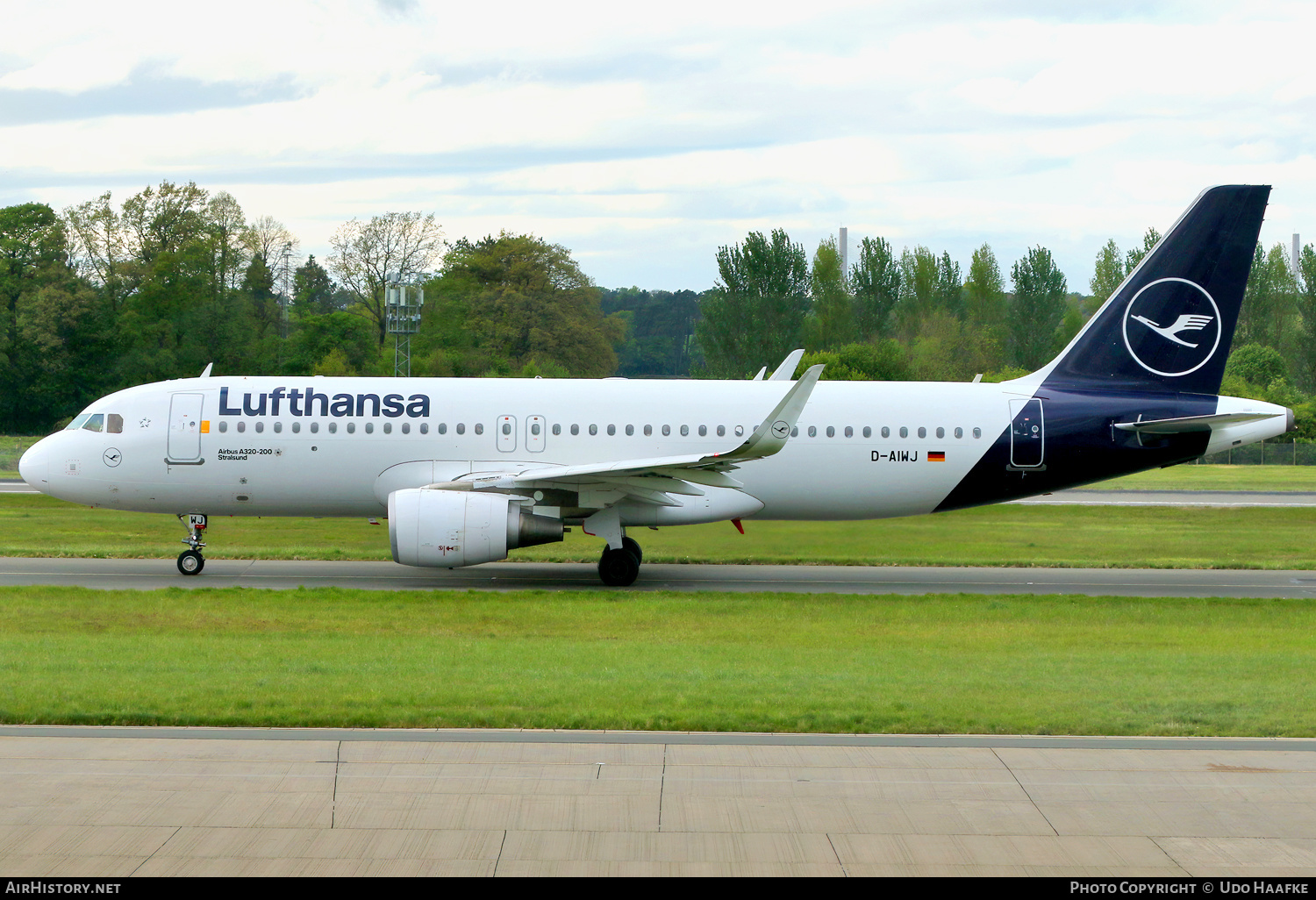 Aircraft Photo of D-AIWJ | Airbus A320-214 | Lufthansa | AirHistory.net #805801