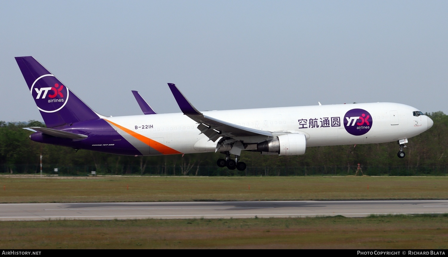 Aircraft Photo of B-221H | Boeing 767-33A/ER(BDSF) | YTO Airlines | AirHistory.net #805815