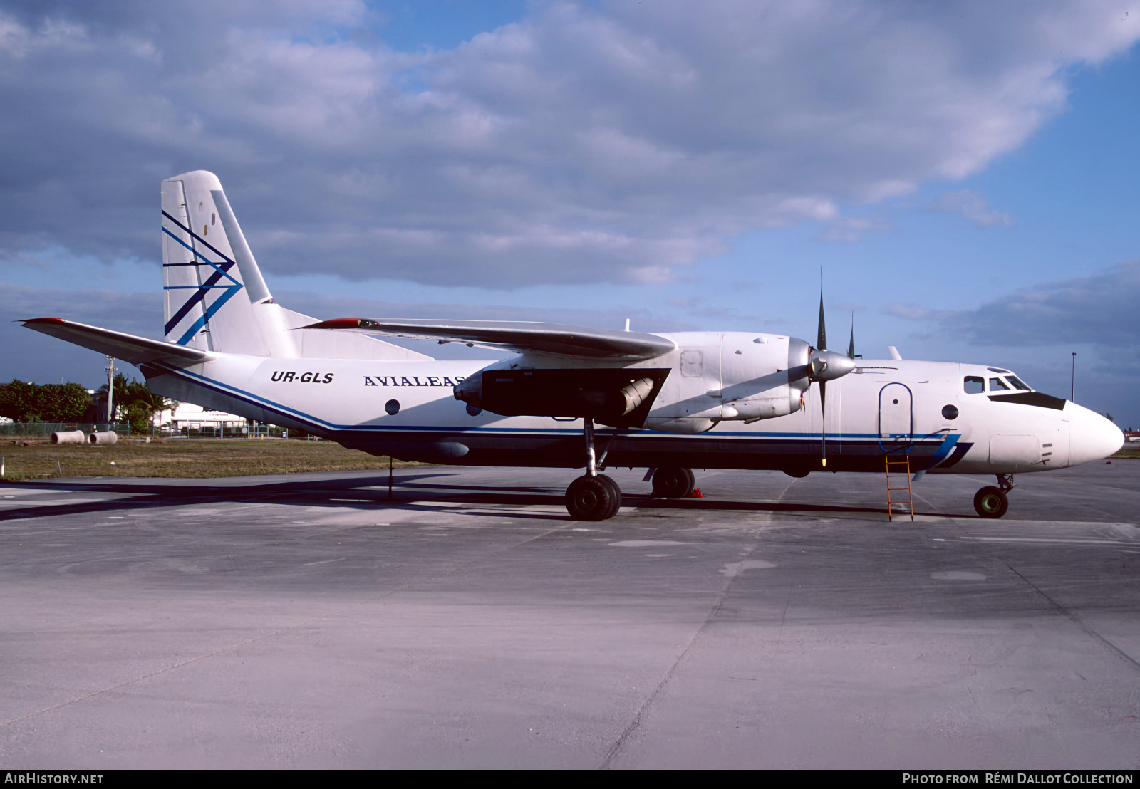 Aircraft Photo of UR-GLS | Antonov An-26B | Avialeasing | AirHistory.net #805843