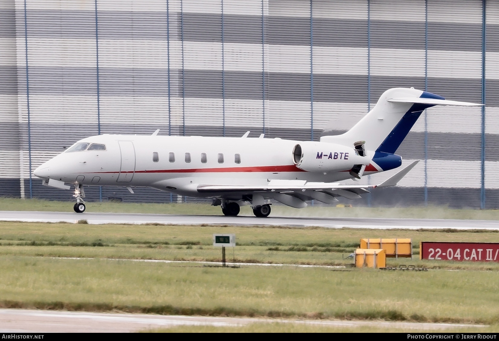 Aircraft Photo of M-ABTE | Bombardier Challenger 3500 (BD-100-1A10) | AirHistory.net #805883