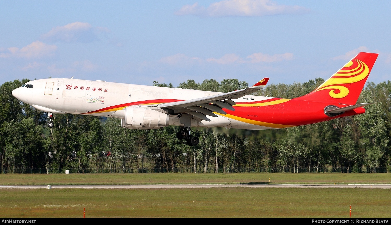 Aircraft Photo of B-LNW | Airbus A330-243F | Hong Kong Airlines Cargo | AirHistory.net #805885