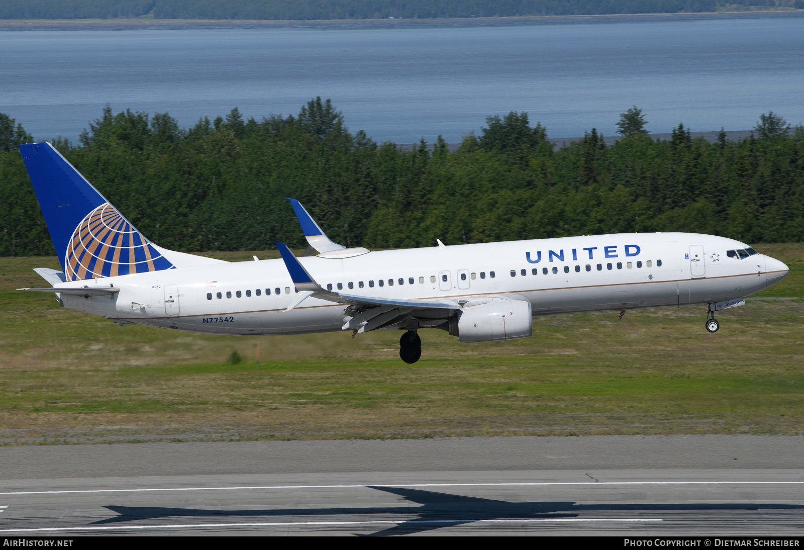 Aircraft Photo of N77542 | Boeing 737-800 | United Airlines | AirHistory.net #805973