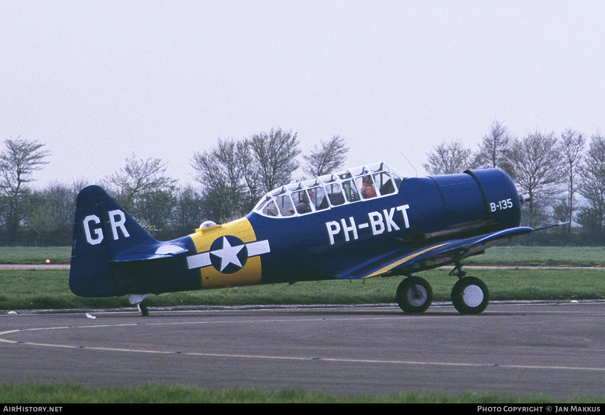 Aircraft Photo of PH-BKT / B-135 | North American AT-16 Harvard IIB | USA - Navy | AirHistory.net #806159