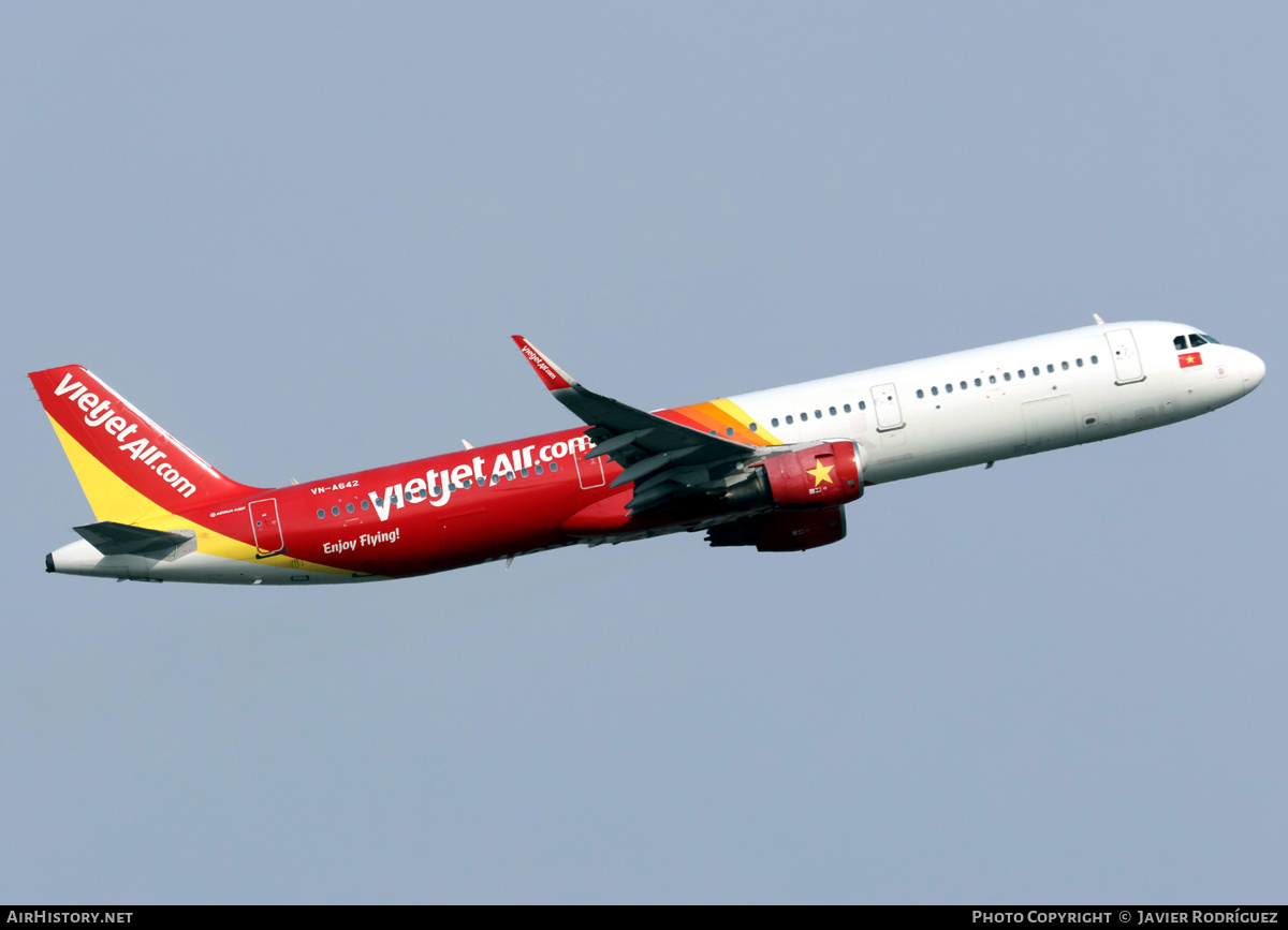 Aircraft Photo of VN-A642 | Airbus A321-211 | VietJet Air | AirHistory.net #806228