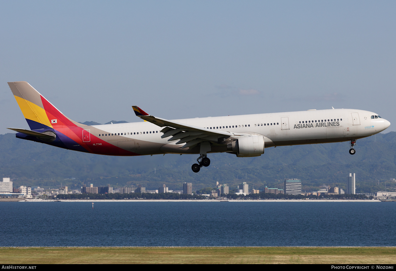 Aircraft Photo of HL7740 | Airbus A330-323E | Asiana Airlines | AirHistory.net #806334