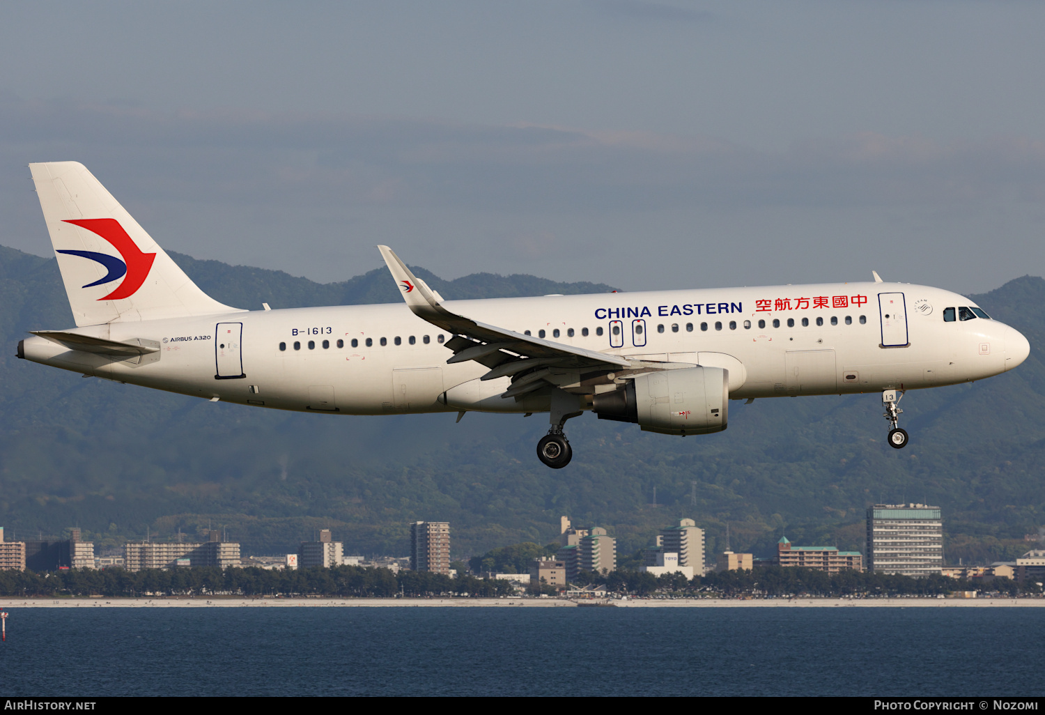 Aircraft Photo of B-1613 | Airbus A320-214 | China Eastern Airlines | AirHistory.net #806342