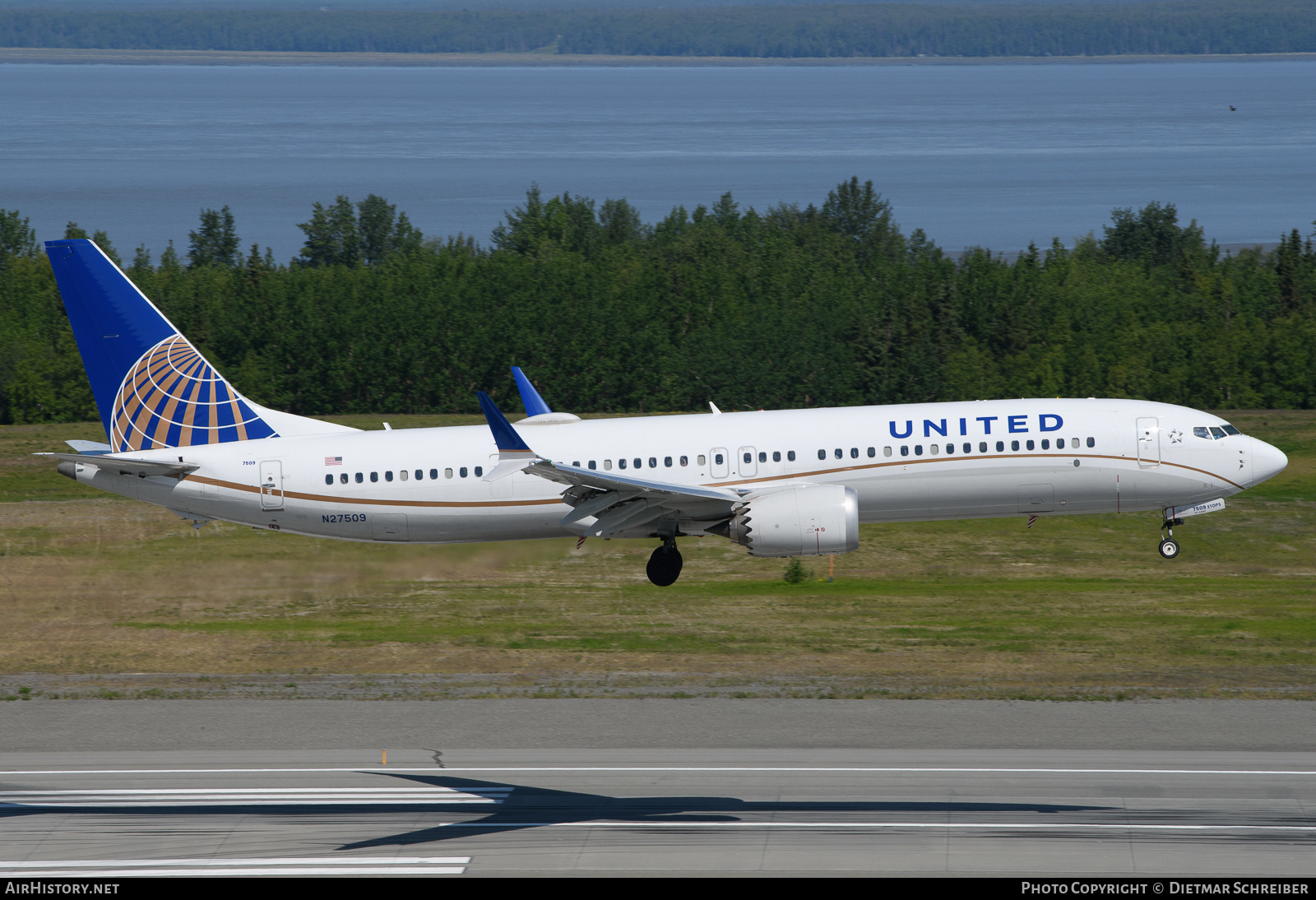 Aircraft Photo of N27509 | Boeing 737-9 Max 9 | United Airlines | AirHistory.net #806675