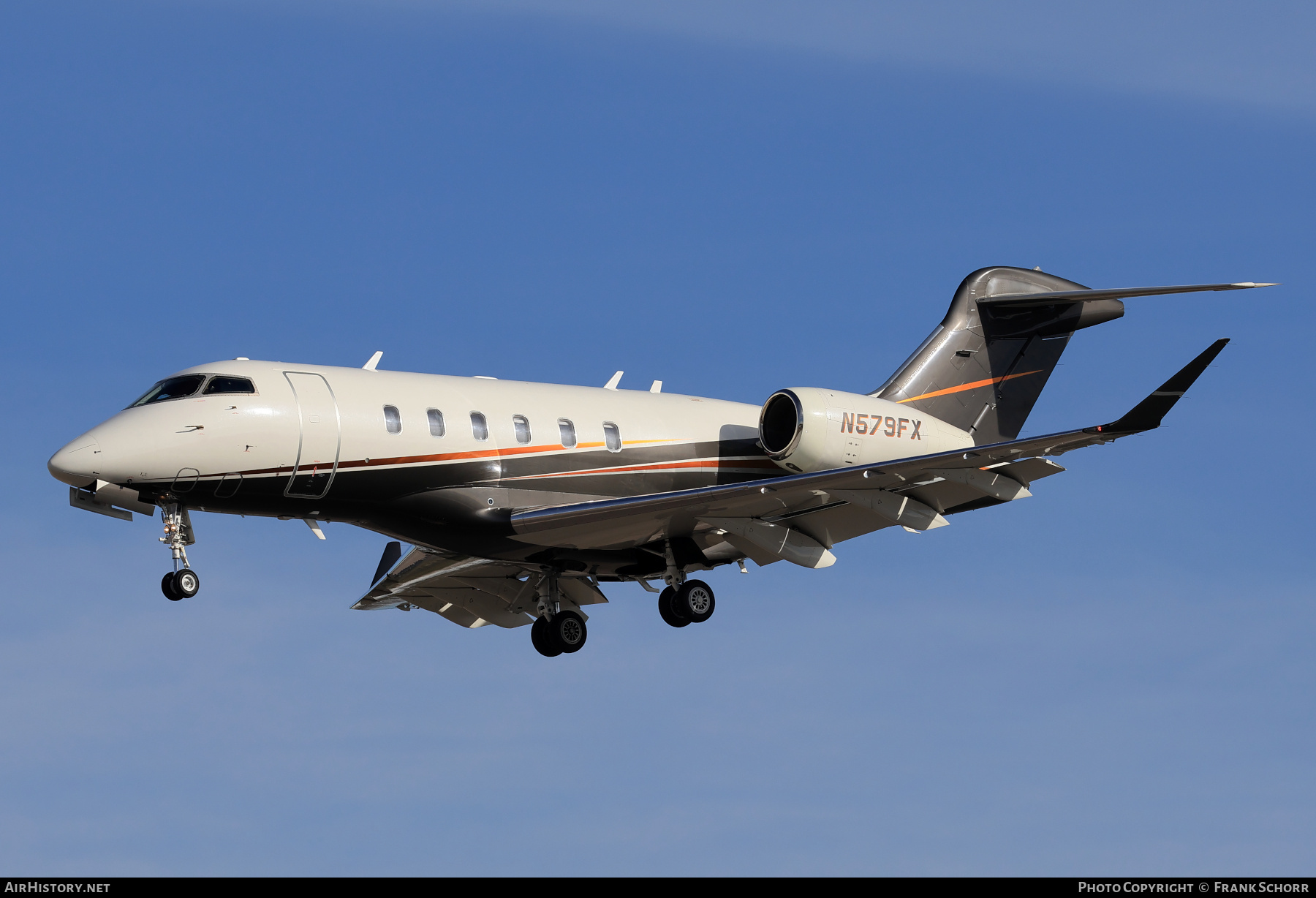 Aircraft Photo of N579FX | Bombardier Challenger 350 (BD-100-1A10) | AirHistory.net #806804