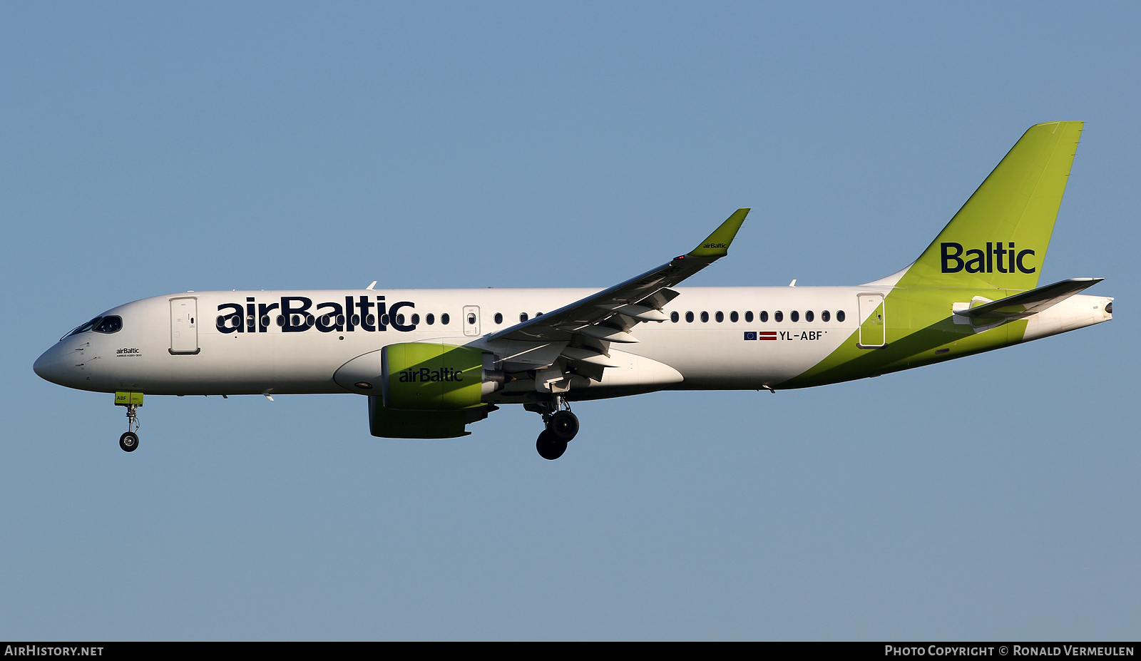 Aircraft Photo of YL-ABF | Airbus A220-371 (BD-500-1A11) | AirBaltic | AirHistory.net #806876