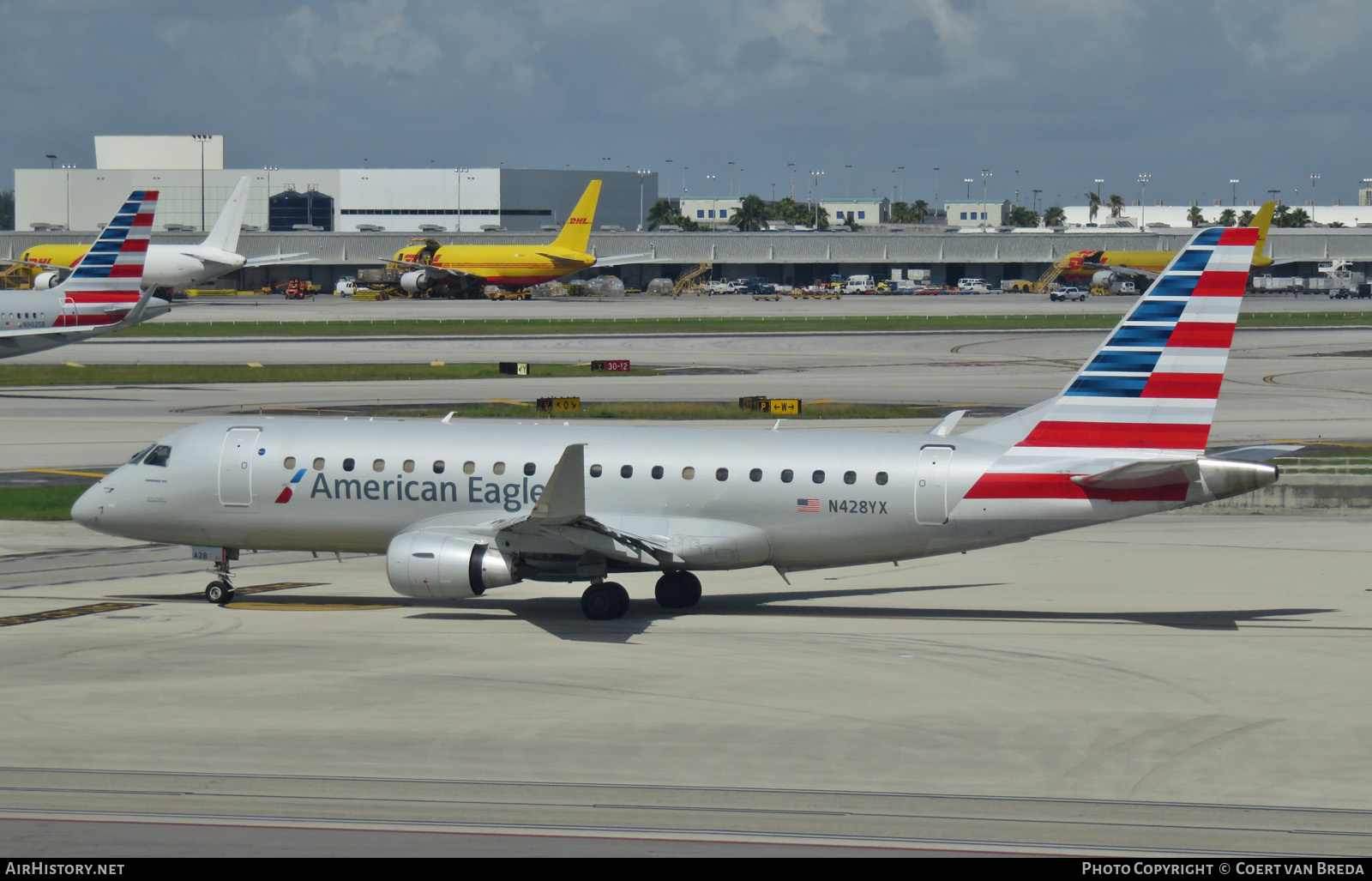 Aircraft Photo of N428YX | Embraer 175LR (ERJ-170-200LR) | American Eagle | AirHistory.net #806913