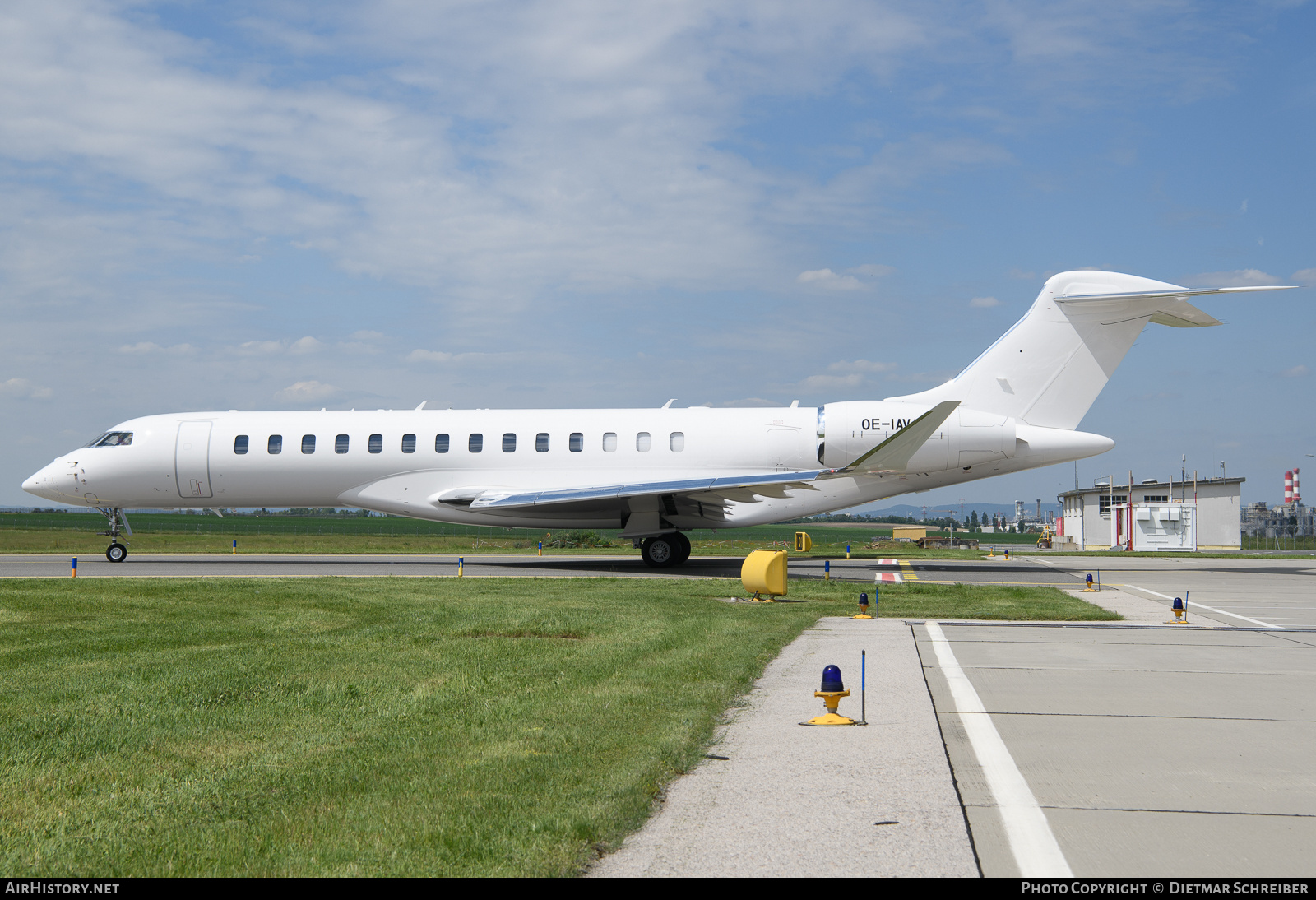 Aircraft Photo of OE-IAV | Bombardier Global 7500 (BD-700-1A10) | AirHistory.net #806945
