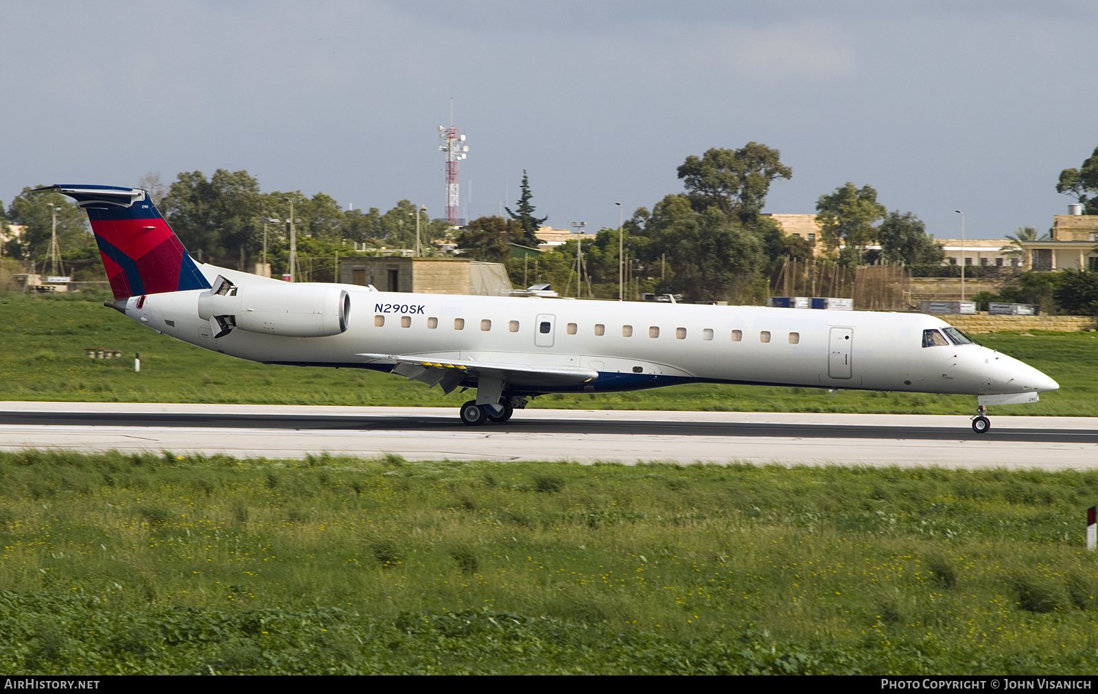Aircraft Photo of N290SK | Embraer ERJ-145LR (EMB-145LR) | AirHistory.net #807309