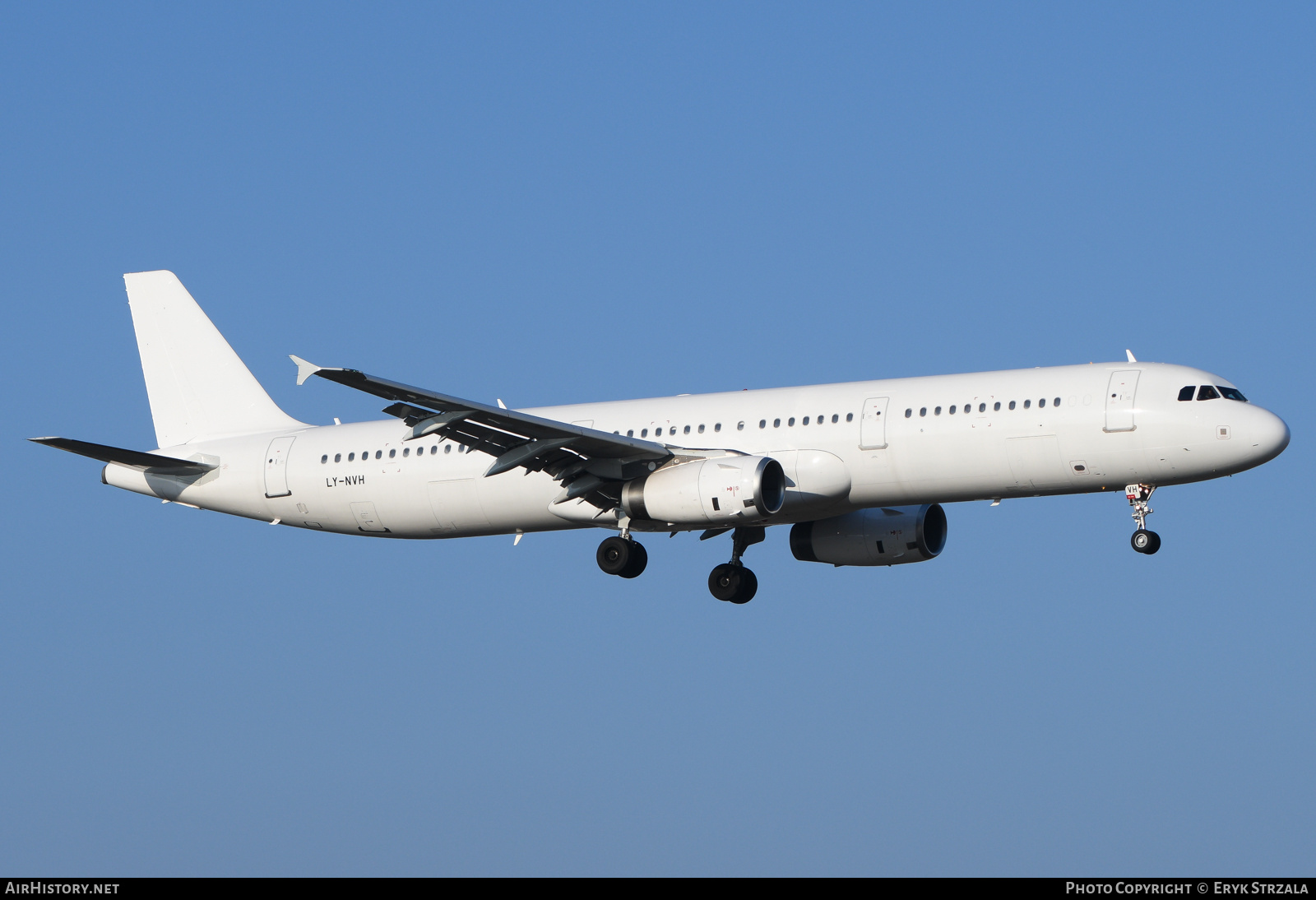 Aircraft Photo of LY-NVH | Airbus A321-231 | AirHistory.net #807419