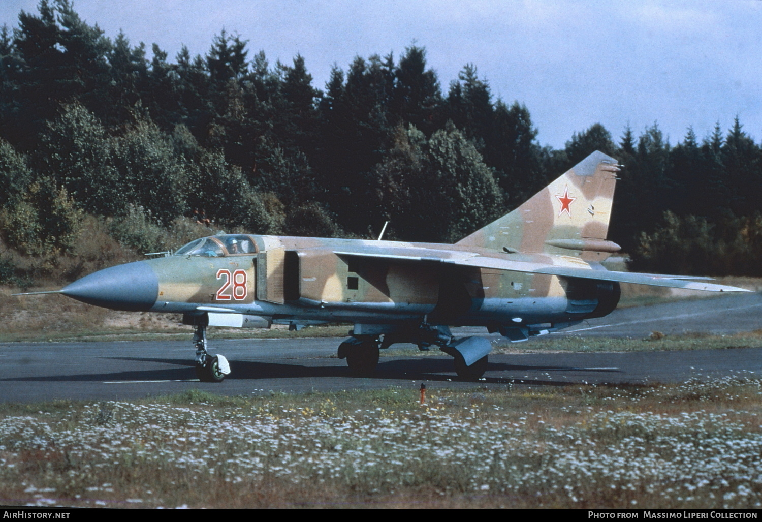 Aircraft Photo of 28 red | Mikoyan-Gurevich MiG-23ML | Soviet Union - Air Force | AirHistory.net #807438