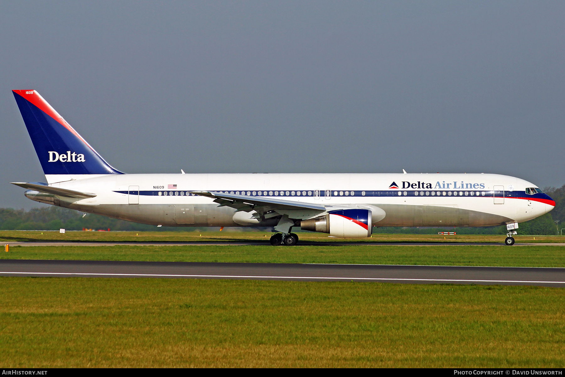 Aircraft Photo of N1609 | Boeing 767-332/ER | Delta Air Lines | AirHistory.net #807640