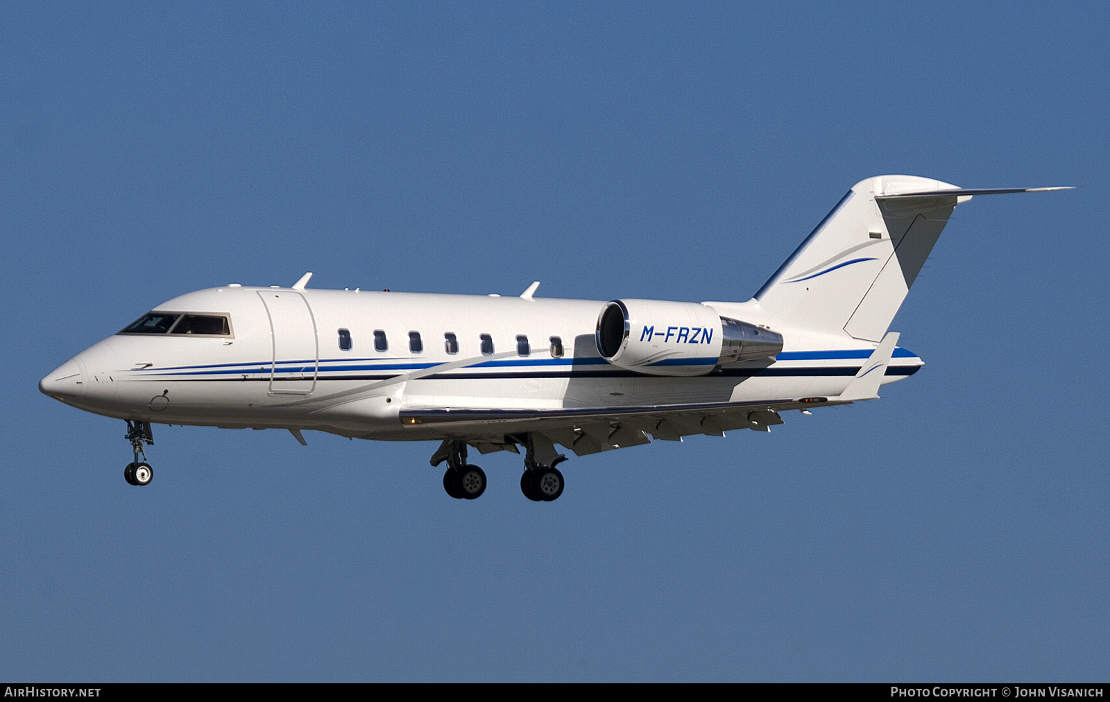 Aircraft Photo of M-FRZN | Bombardier Challenger 605 (CL-600-2B16) | AirHistory.net #807656