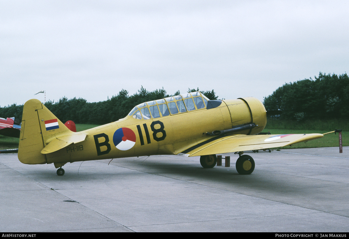 Aircraft Photo of PH-IIB / B-118 | North American AT-16 Harvard IIB | Netherlands - Air Force | AirHistory.net #808040