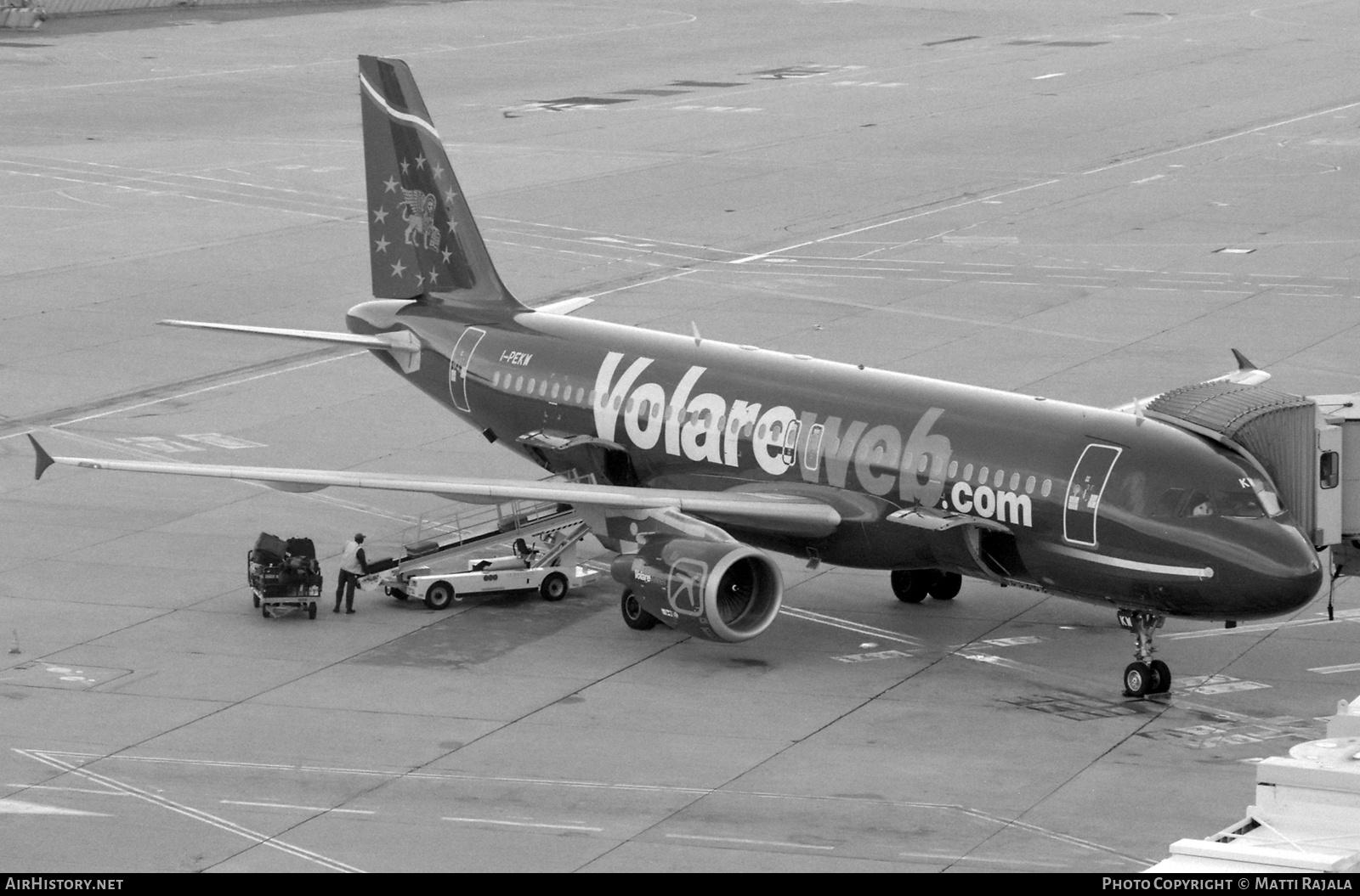 Aircraft Photo of I-PEKW | Airbus A320-212 | Volareweb | AirHistory.net #808053