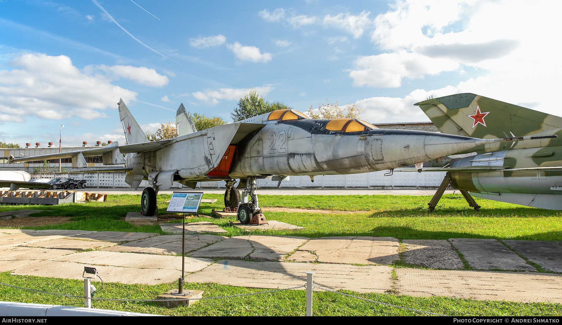 Aircraft Photo of 22 | Mikoyan-Gurevich MiG-25PU | Russia - Air Force | AirHistory.net #808064