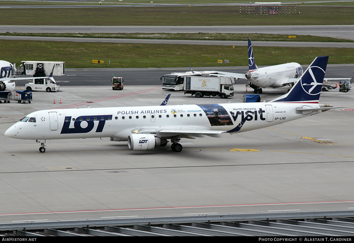 Aircraft Photo of SP-LNG | Embraer 195AR (ERJ-190-200IGW) | LOT Polish Airlines - Polskie Linie Lotnicze | AirHistory.net #808092