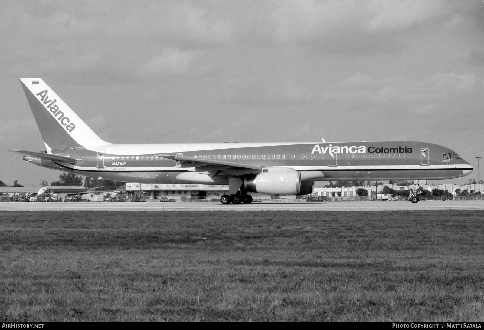 Aircraft Photo of N321LF | Boeing 757-28A | Avianca | AirHistory.net #808169