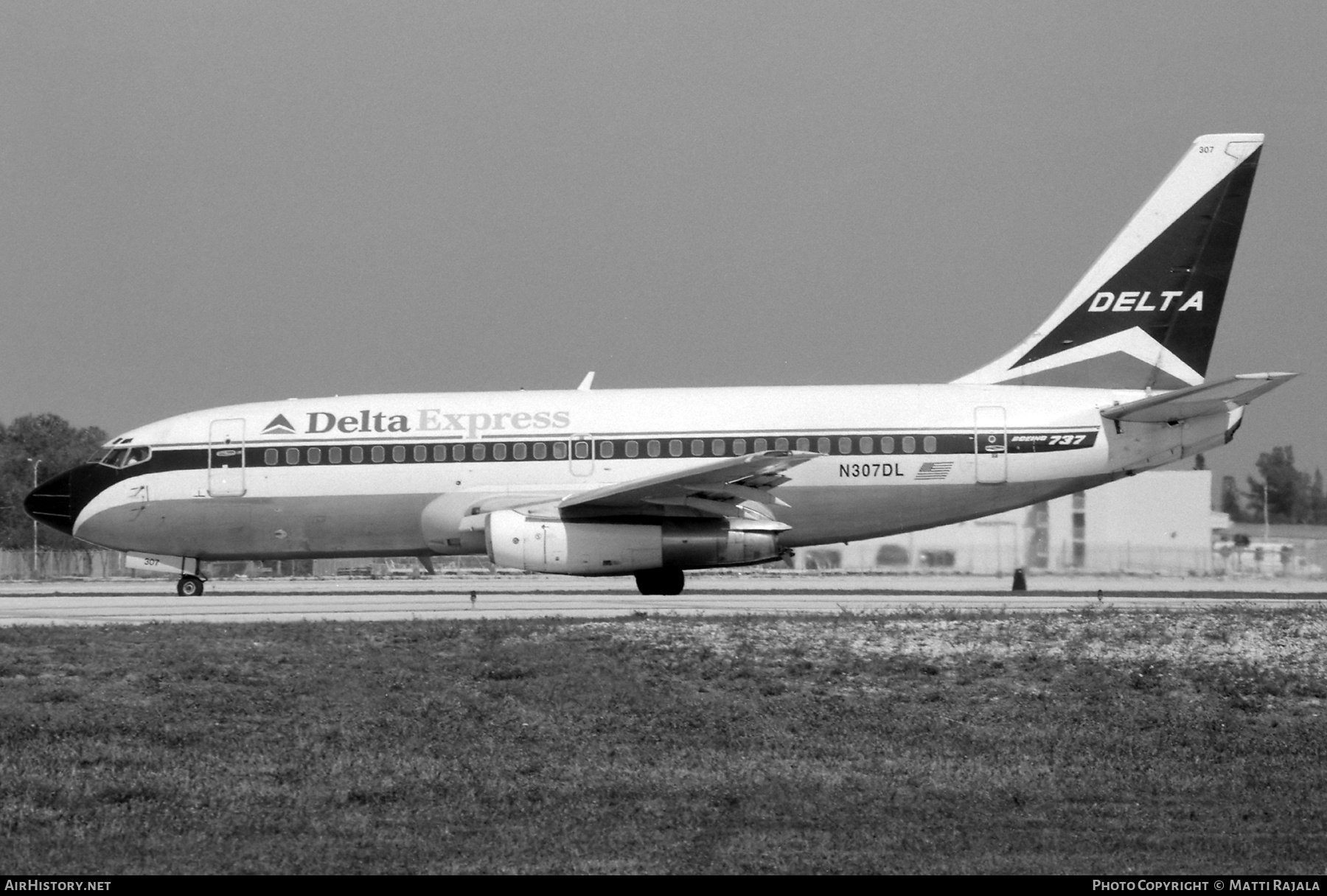 Aircraft Photo of N307DL | Boeing 737-232/Adv | Delta Express | AirHistory.net #808193
