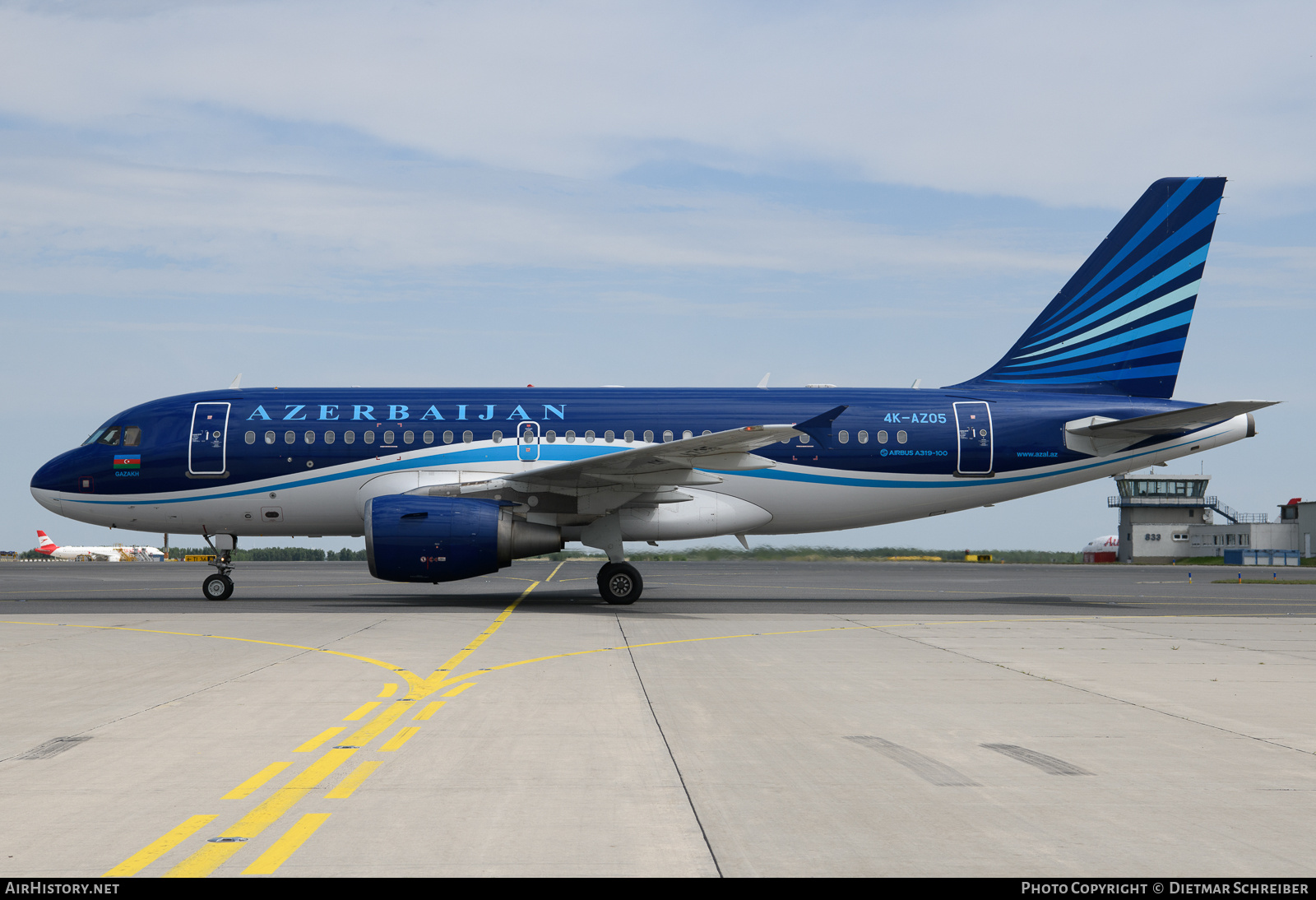 Aircraft Photo of 4K-AZ05 | Airbus A319-111 | Azerbaijan Airlines - AZAL - AHY | AirHistory.net #808271