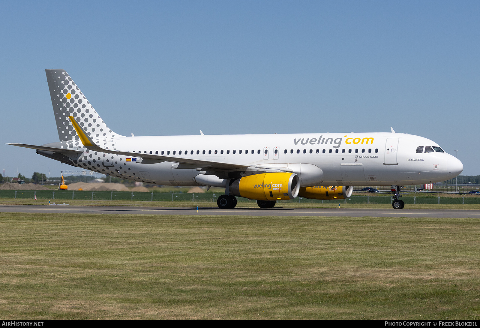 Aircraft Photo of EC-MXG | Airbus A320-232 | Vueling Airlines | AirHistory.net #808284