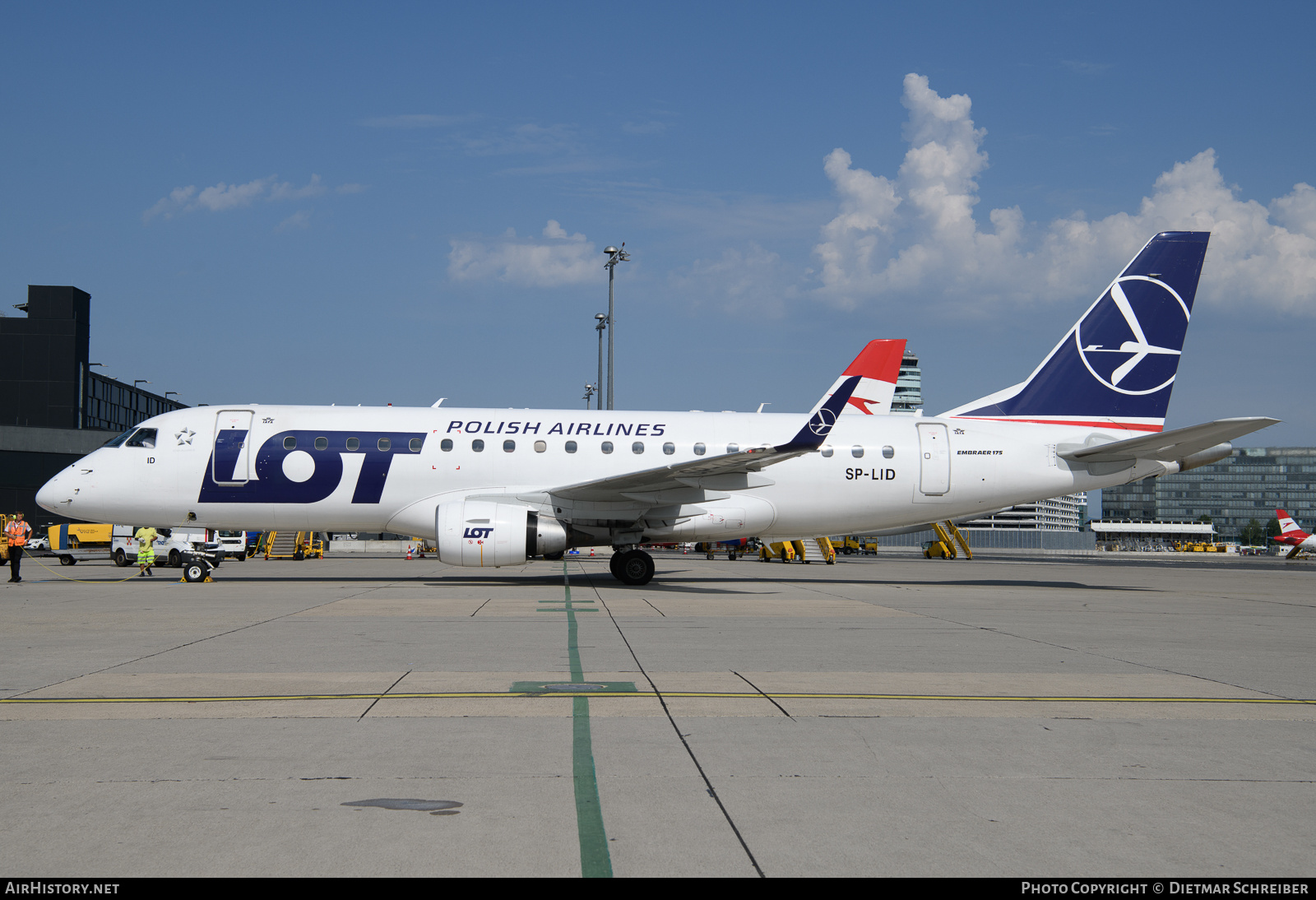 Aircraft Photo of SP-LID | Embraer 175STD (ERJ-170-200STD) | LOT Polish Airlines - Polskie Linie Lotnicze | AirHistory.net #808287