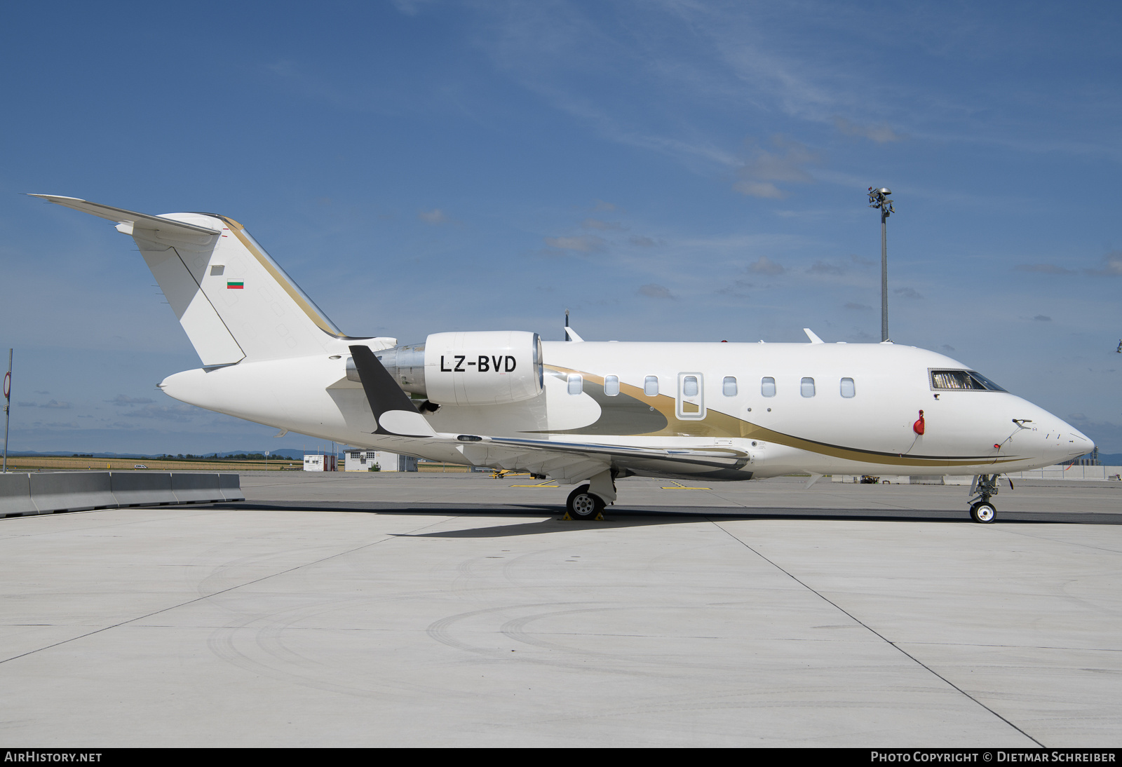 Aircraft Photo of LZ-BVD | Bombardier Challenger 605 (CL-600-2B16) | AirHistory.net #808317