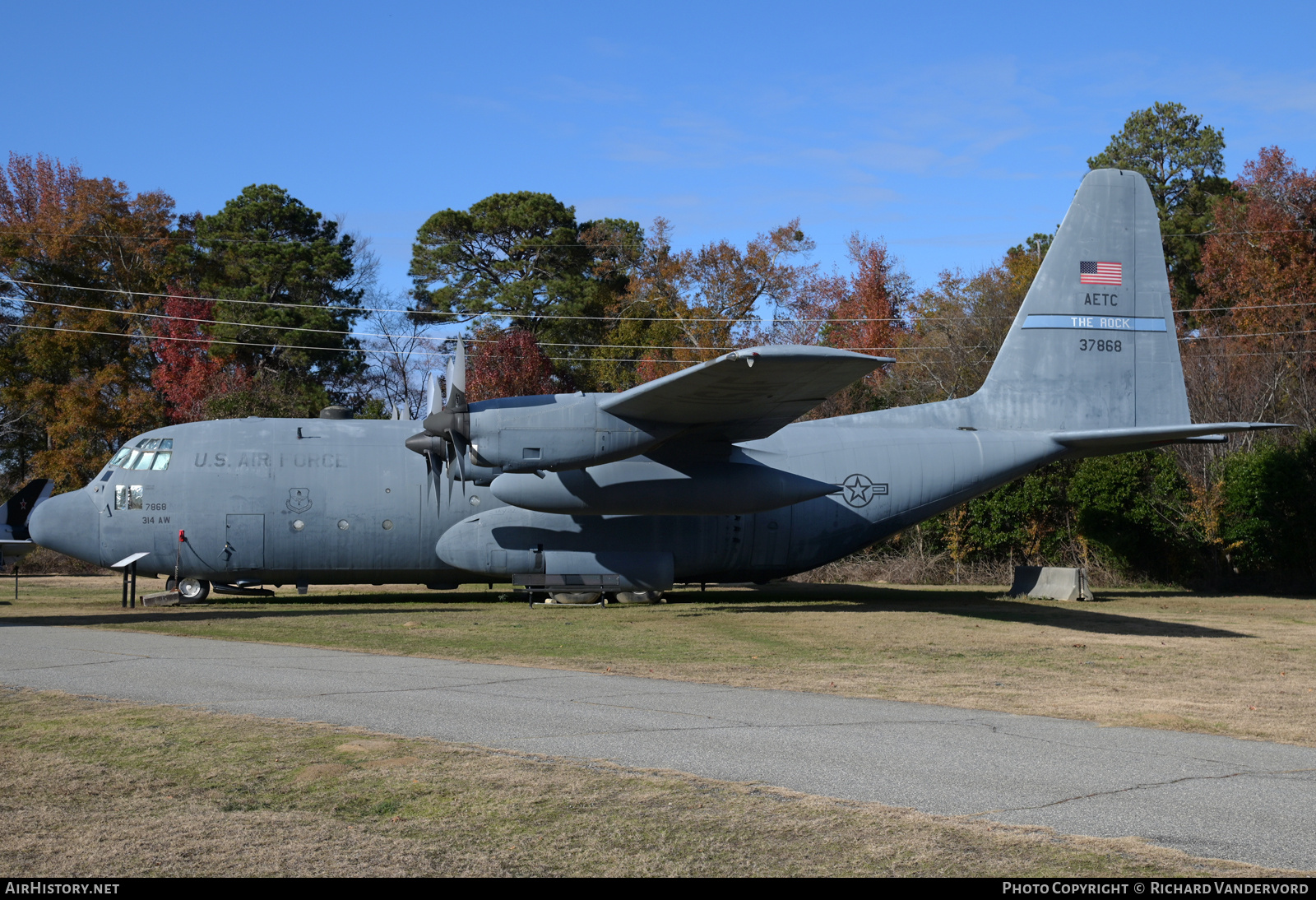 Aircraft Photo of 63-7868 / 37868 | Lockheed C-130E Hercules (L-382) | USA - Air Force | AirHistory.net #808406