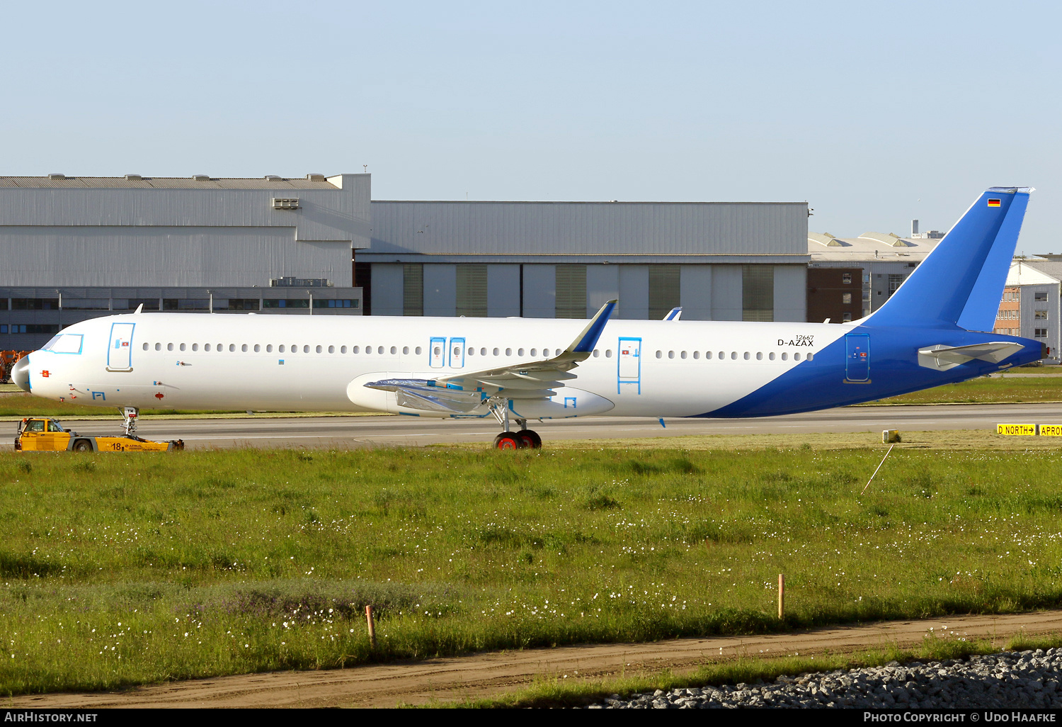 Aircraft Photo of D-AZAX / G-HLYM | Airbus A321-251NX | Jet2 Holidays | AirHistory.net #808413