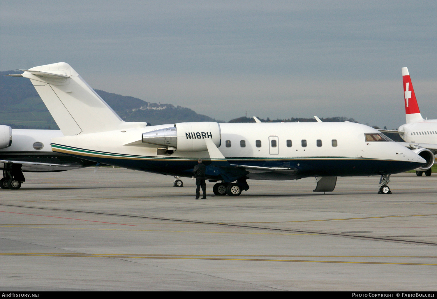 Aircraft Photo of N118RH | Bombardier Challenger 604 (CL-600-2B16) | AirHistory.net #808462