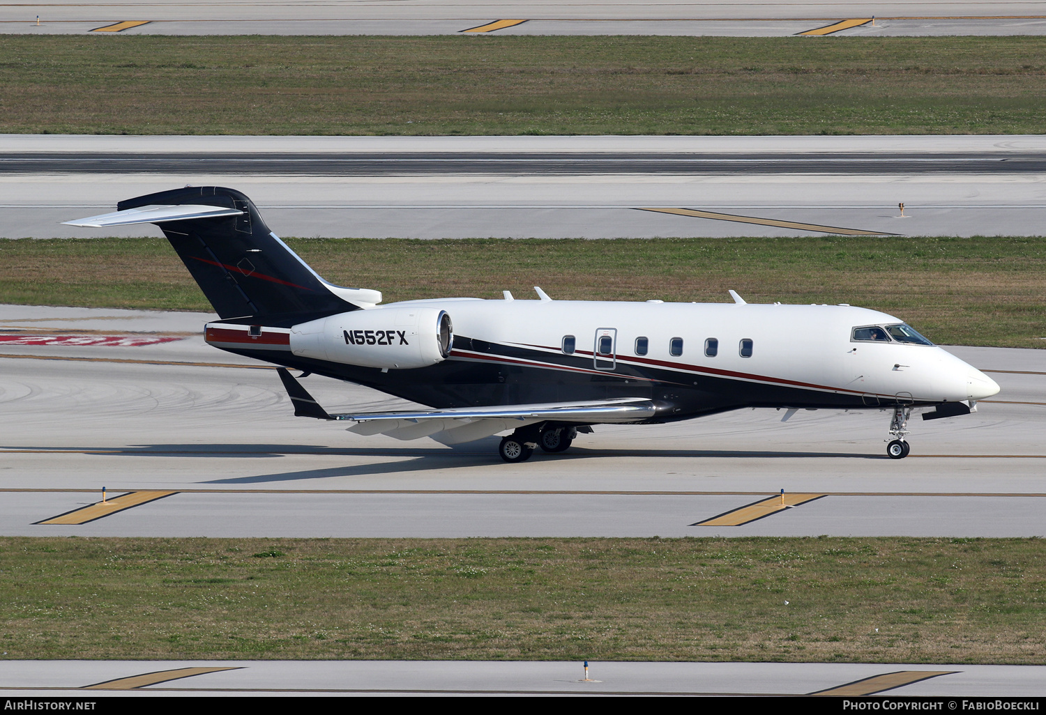 Aircraft Photo of N552FX | Bombardier Challenger 300 (BD-100-1A10) | AirHistory.net #808473