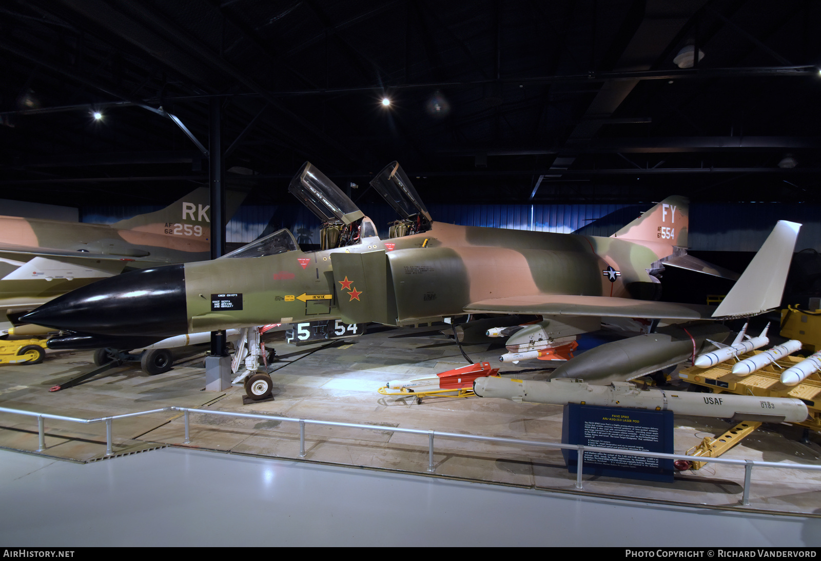 Aircraft Photo of 66-7554 / AF67-554 | McDonnell Douglas F-4D Phantom II | USA - Air Force | AirHistory.net #808617