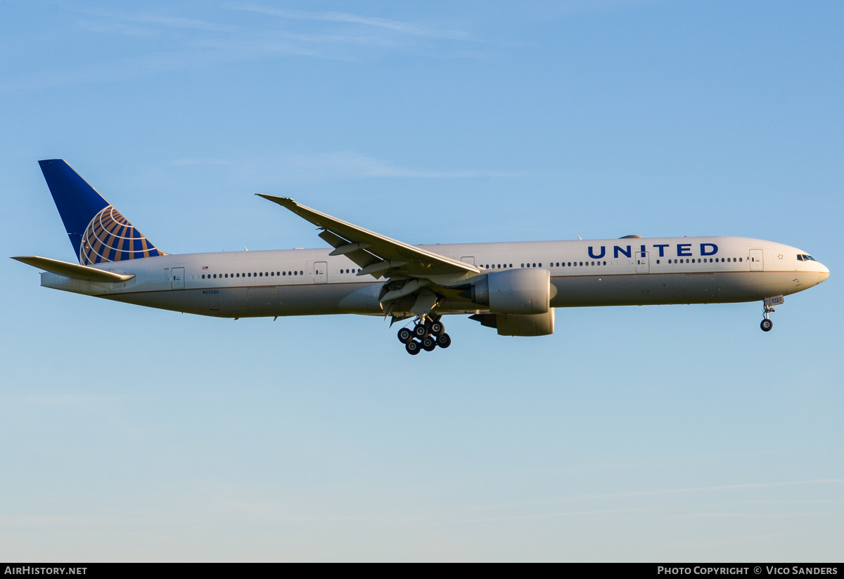 Aircraft Photo of N2332U | Boeing 777-300/ER | United Airlines | AirHistory.net #808744