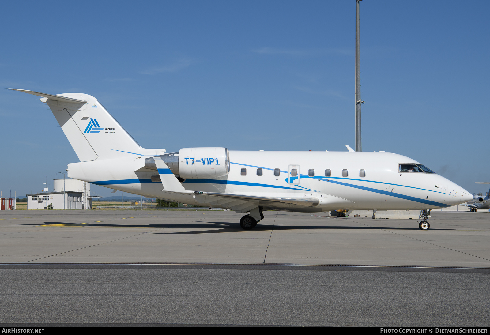 Aircraft Photo of T7-VIP1 | Bombardier Challenger 604 (CL-600-2B16) | AirHistory.net #808905
