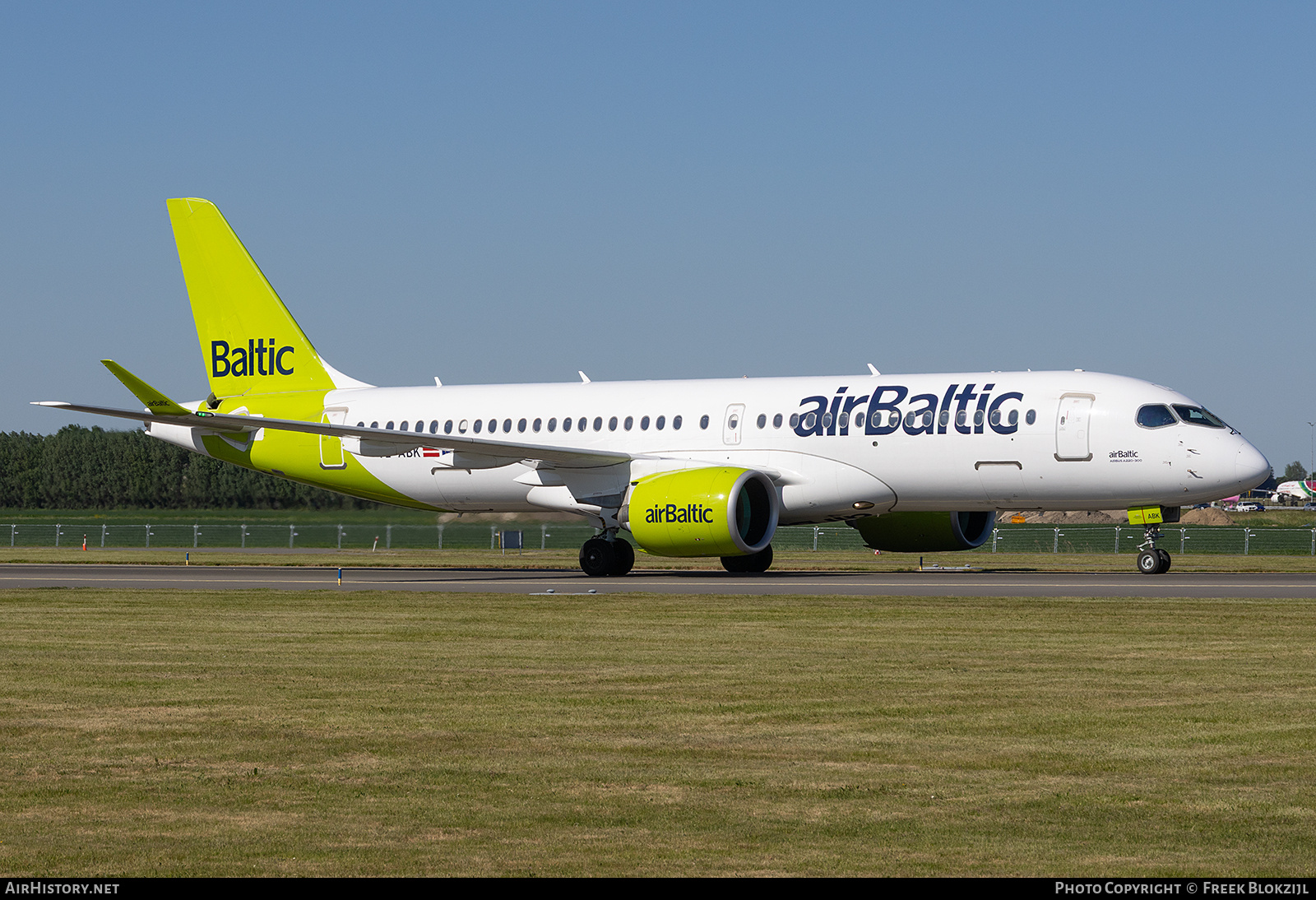 Aircraft Photo of YL-ABK | Airbus A220-371 (BD-500-1A11) | AirBaltic | AirHistory.net #808958