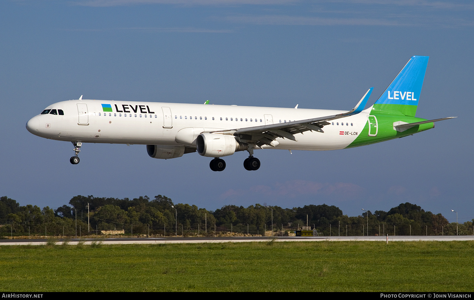 Aircraft Photo of OE-LCN | Airbus A321-211 | Level | AirHistory.net #809064