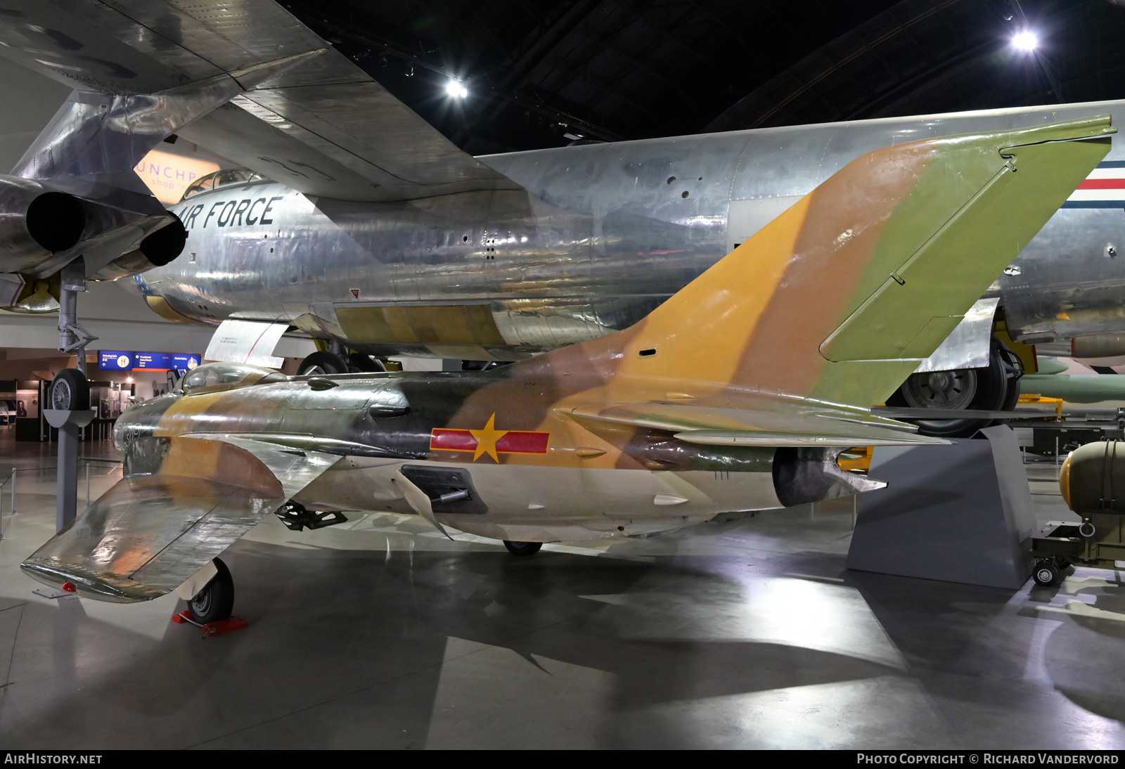 Aircraft Photo of 0138 | Mikoyan-Gurevich MiG-19S | Vietnam - Air Force | AirHistory.net #809109