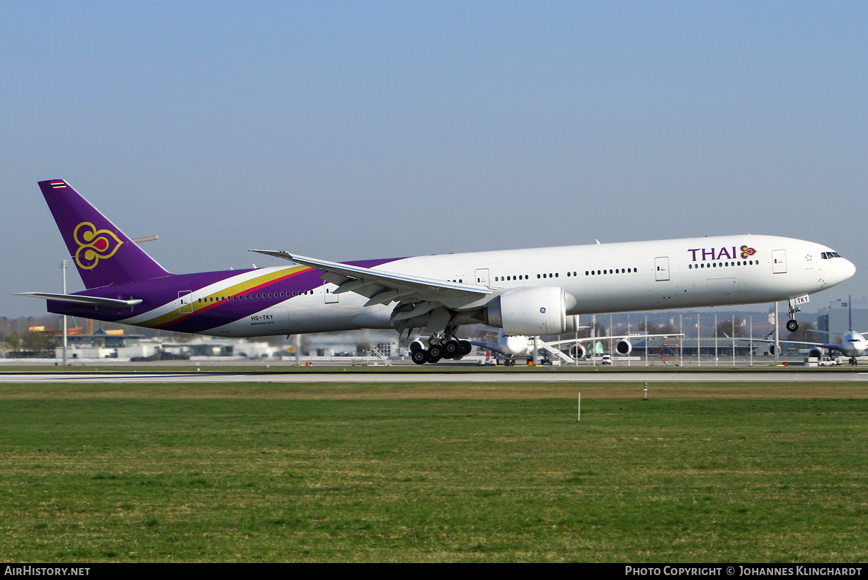 Aircraft Photo of HS-TKY | Boeing 777-3D7/ER | Thai Airways International | AirHistory.net #809216