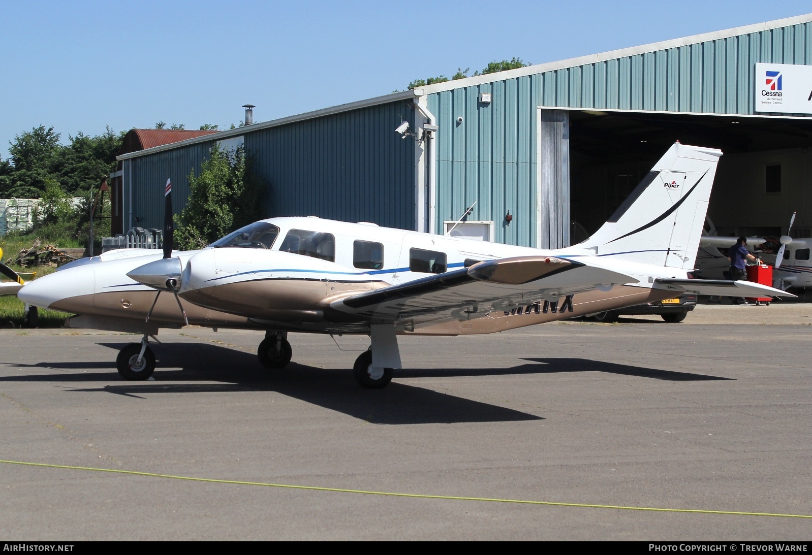 Aircraft Photo of M-MANX | Piper PA-34-220T Seneca V | AirHistory.net #809250