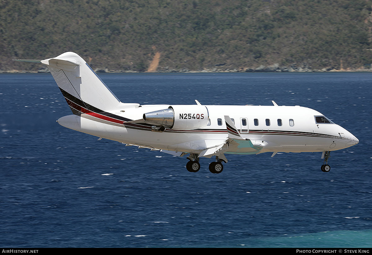 Aircraft Photo of N254QS | Bombardier Challenger 604 (CL-600-2B16) | AirHistory.net #809377