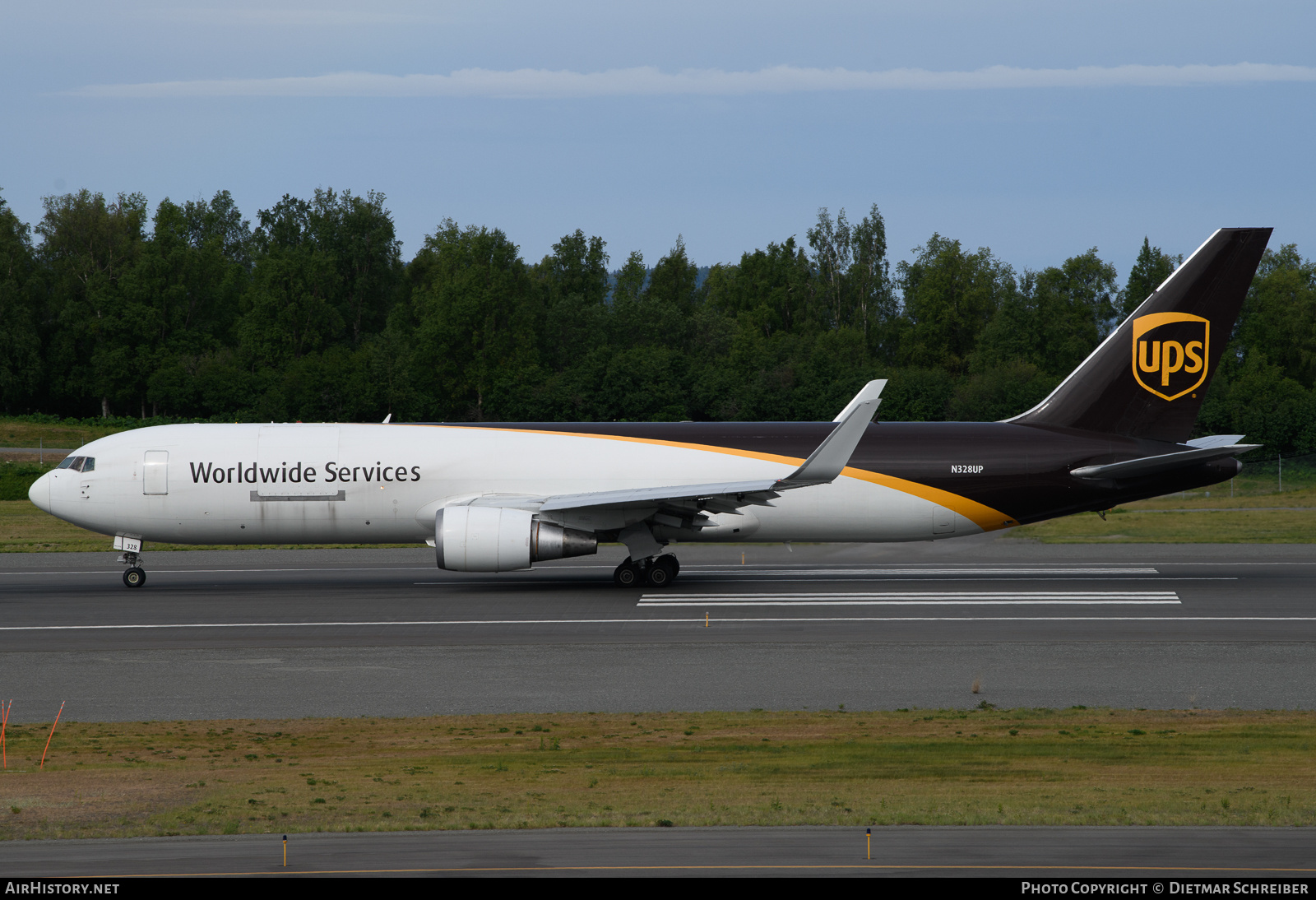 Aircraft Photo of N328UP | Boeing 767-34AF/ER | United Parcel Service - UPS | AirHistory.net #809469