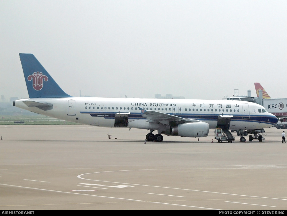 Aircraft Photo of B-2393 | Airbus A320-214 | China Southern Airlines | AirHistory.net #809808