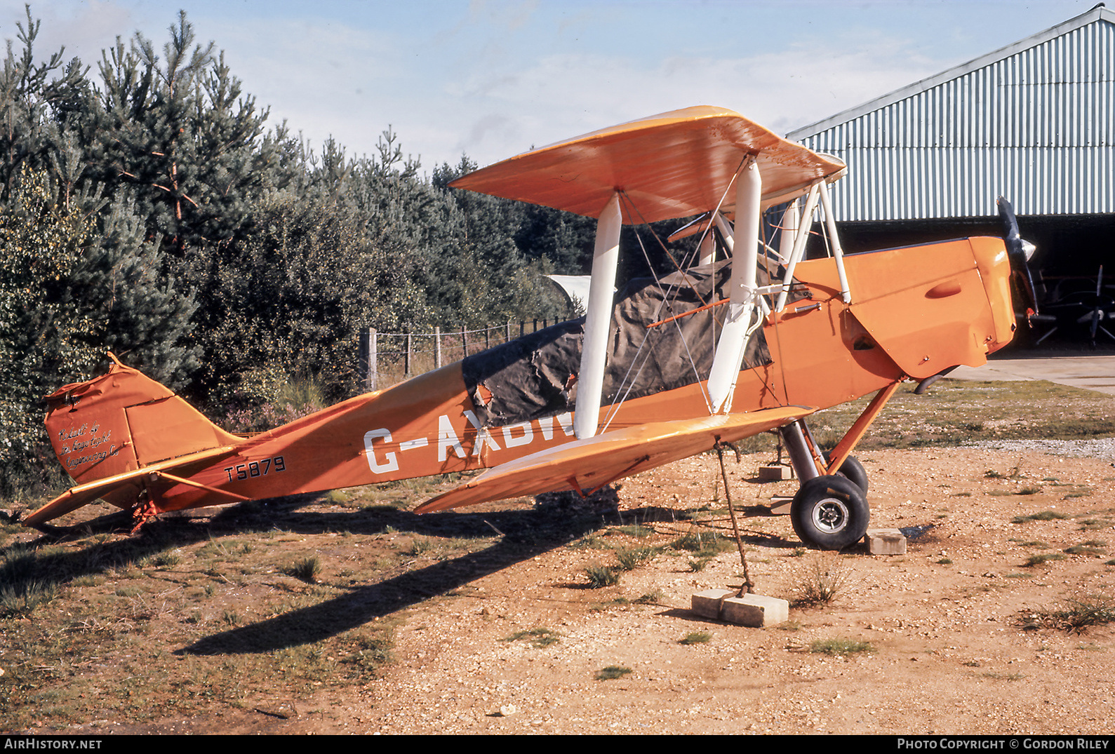 Aircraft Photo of G-AXBW / T5879 | De Havilland D.H. 82A Tiger Moth II | AirHistory.net #810102