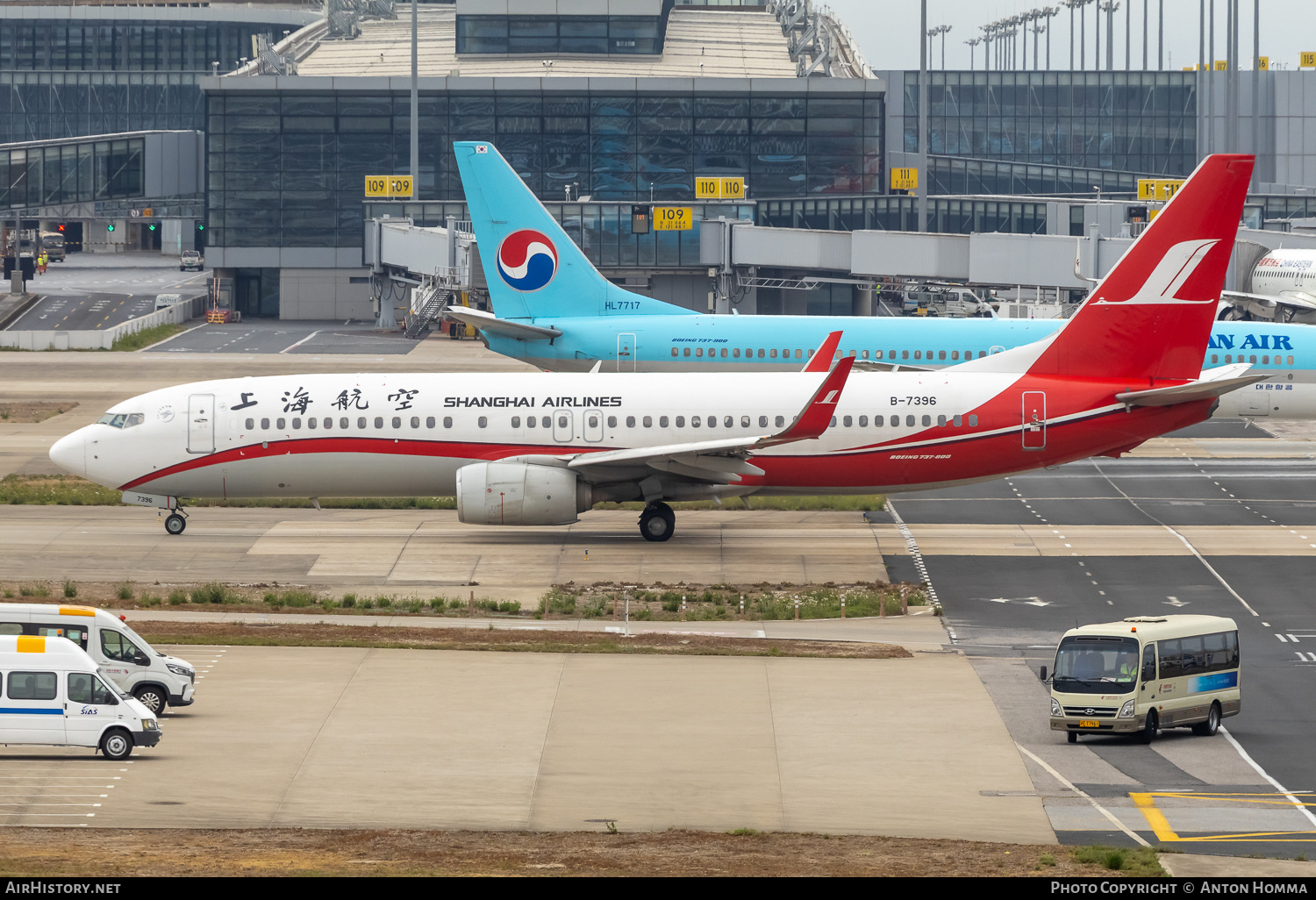 Aircraft Photo of B-7396 | Boeing 737-89P | Shanghai Airlines | AirHistory.net #810203